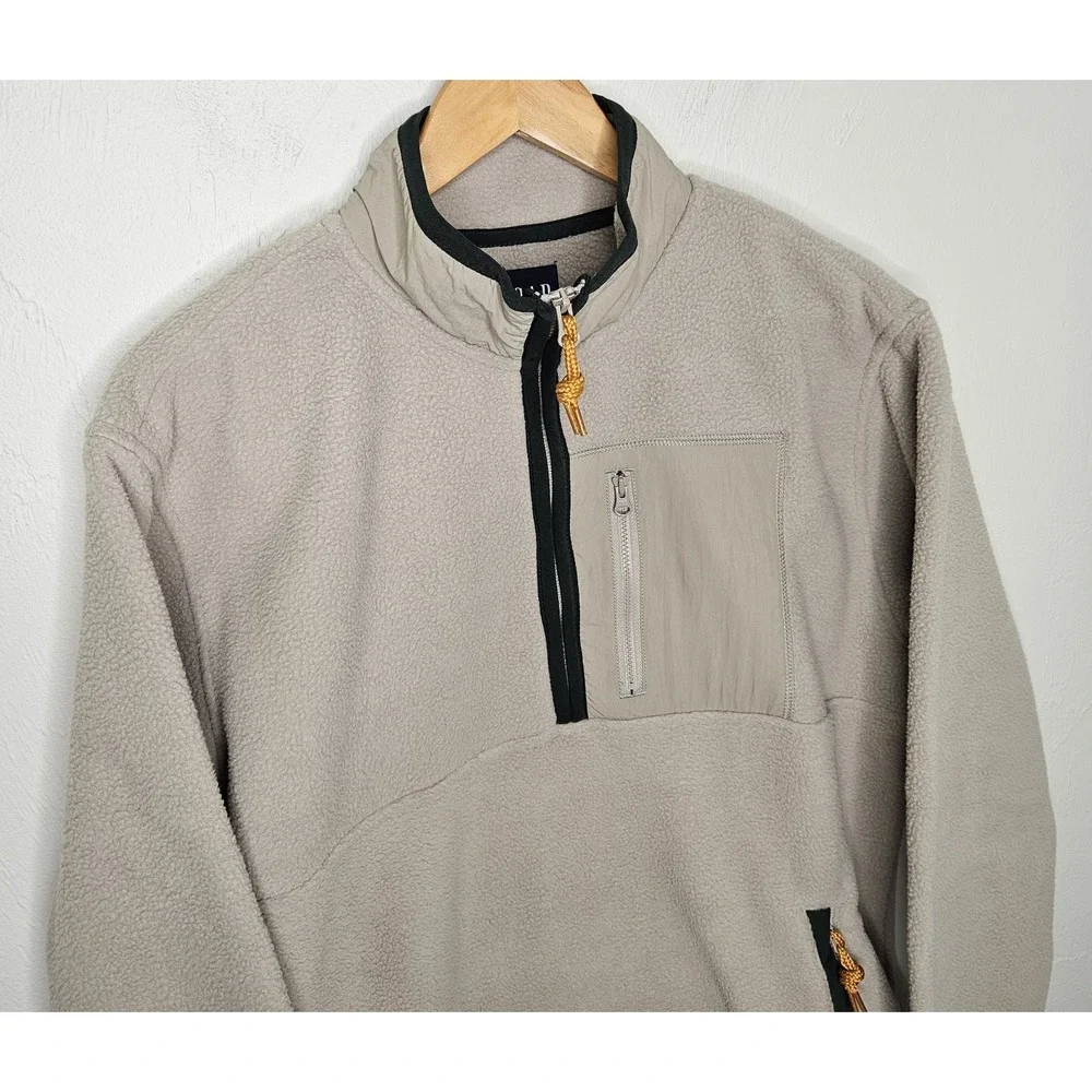 *NEW w/Tags GAP Men's Size Medium Half Zip Fleece Pullover Beige/Quail Pockets - Picture 2 of 8